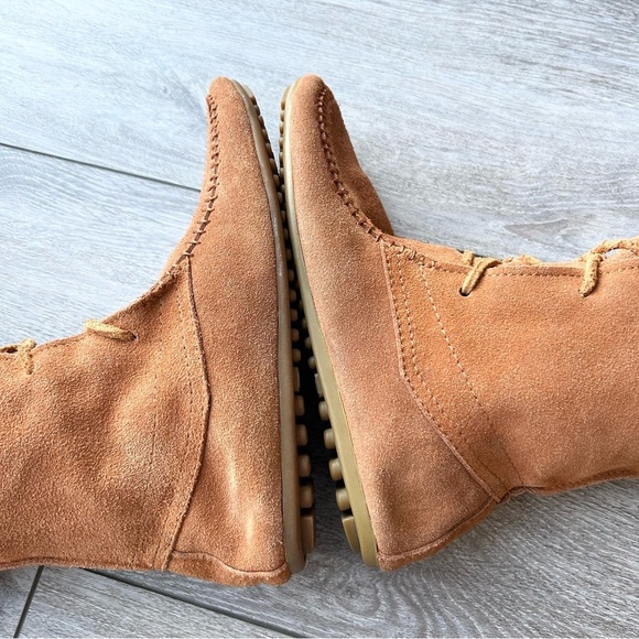 Minnetonka Suede Leather Front Lace Knee-Hi Boot - Picture 8 of 16